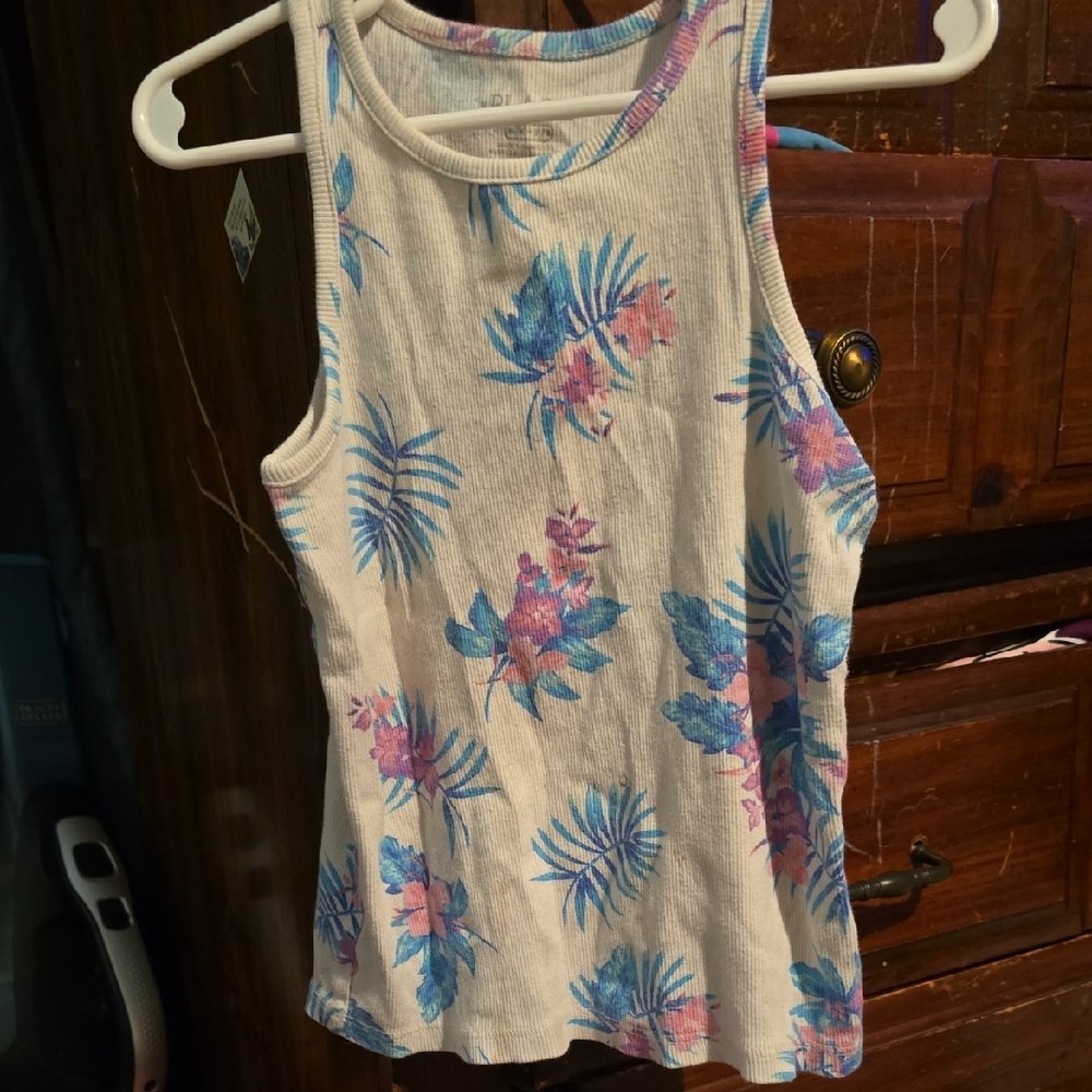 !!.               Girls 7/8 Tank Top with Blue and Pink Floral Design